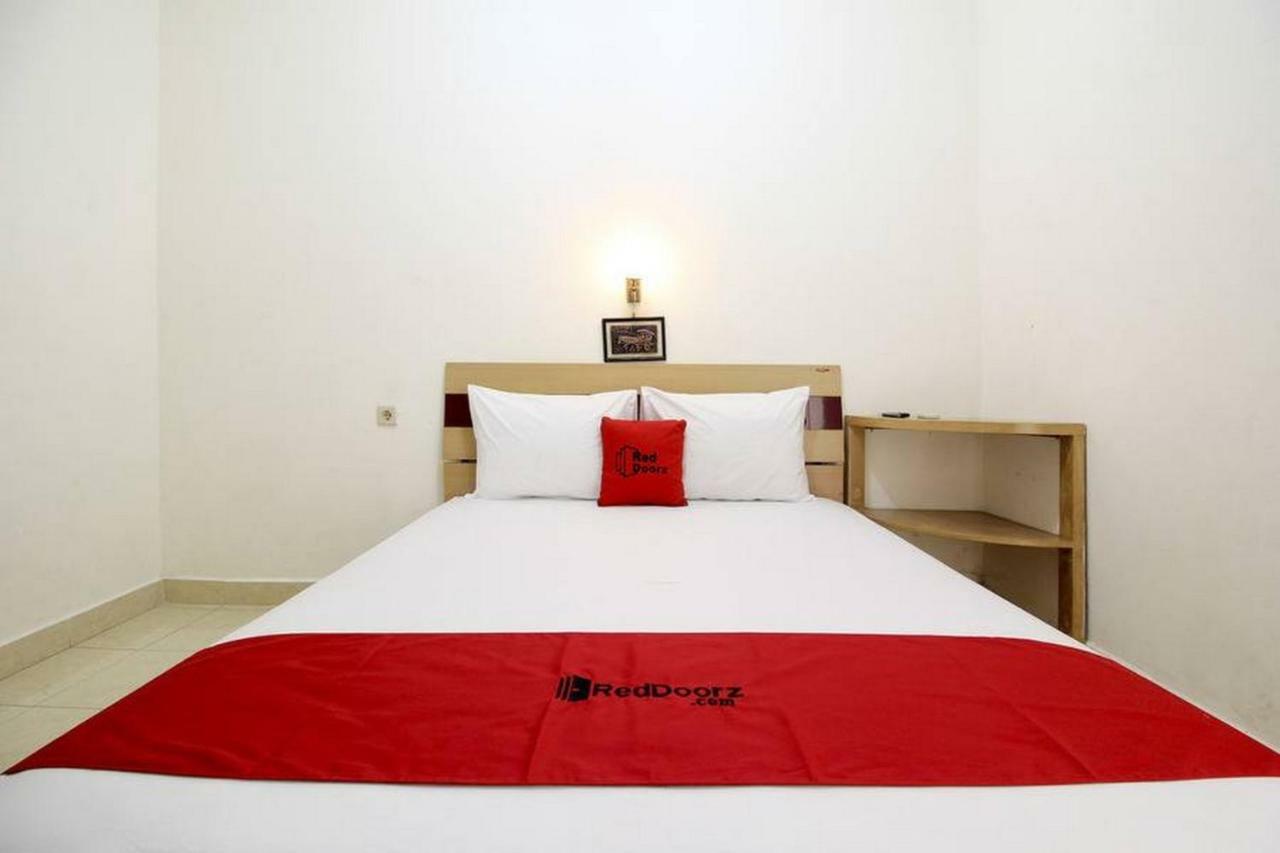 Reddoorz Syariah At Jalan Menteri Supeno Hotel Джокякарта Екстериор снимка